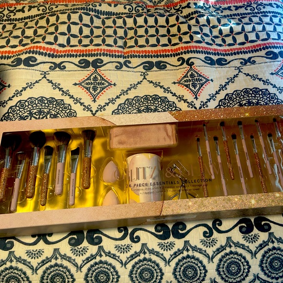 Glitz and Glam makeup kit